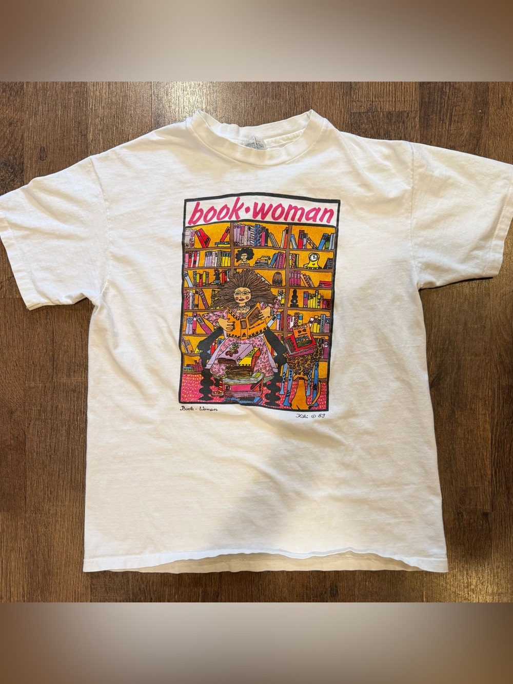 Vintage Kiki Suarez Book-Woman Graphic Tee - White medium 1989